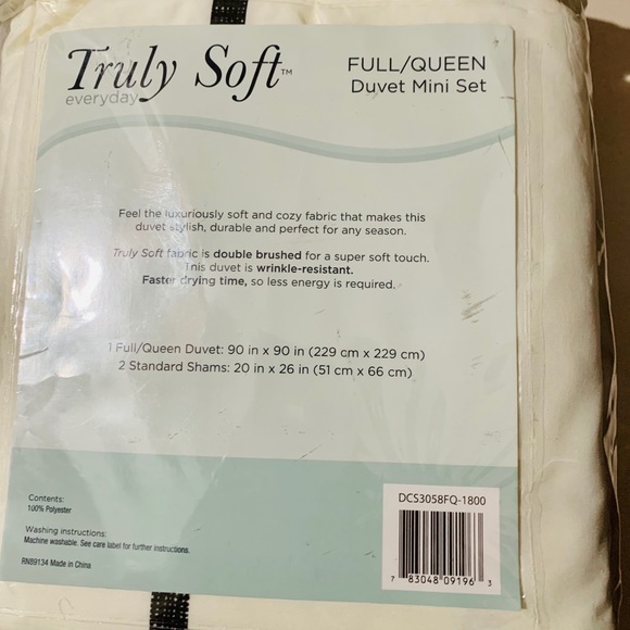 Truly Soft 3 pc. Duvet and shams - Picture 2 of 3